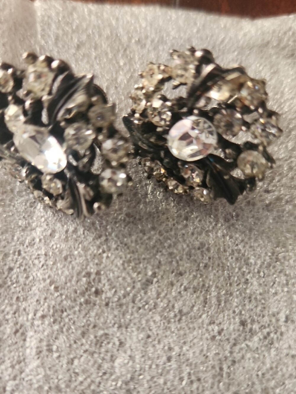 vintage Lisner silver-tone rhinestone screw-back earrings